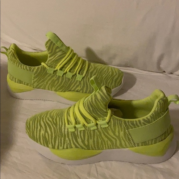 Brand new tennis shoes - Picture 1 of 4